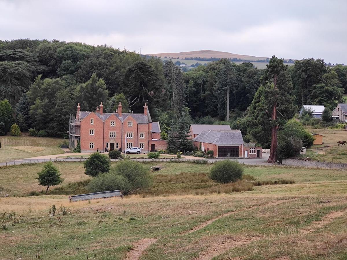 The Stables At Eriviat Hall Henllan  외부 사진