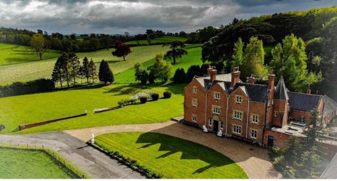 The Stables At Eriviat Hall Henllan  외부 사진